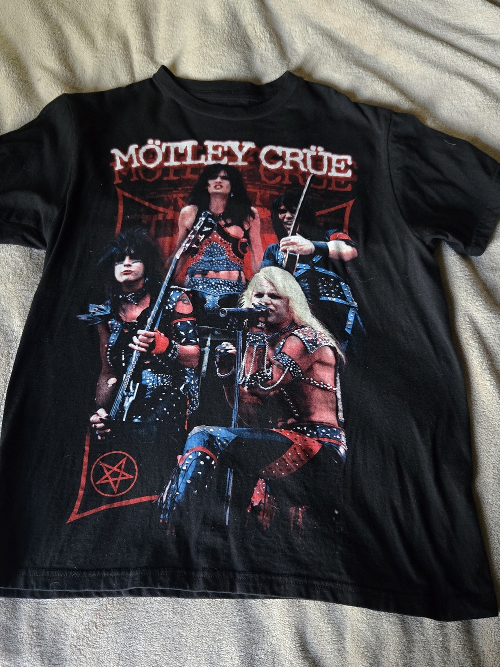Mötley Crüe Black Graphic Short Sleeve Band Tee